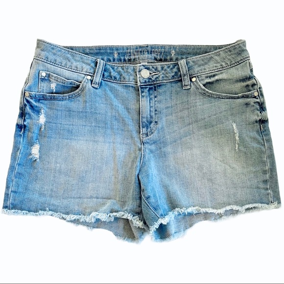 Jennifer Lopez Pants - Jennifer Lopez Cutoff Light-wash Distressed Denim Shorts - Size 6